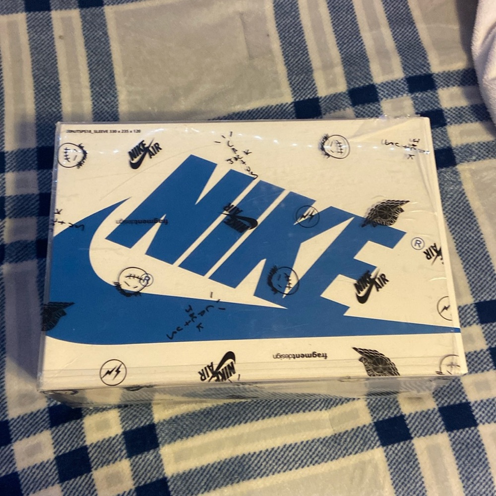 Travis Scott low Fragment ( StockX verified)